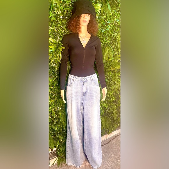 🎀Fashion Nova Bow Jeans 💕 - Picture 2 of 10